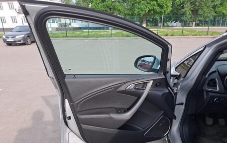 Opel Astra J, 2011 год, 830 000 рублей, 5 фотография