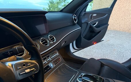 Mercedes-Benz E-Класс, 2019 год, 3 700 000 рублей, 15 фотография