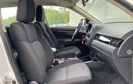Mitsubishi Outlander III рестайлинг 3, 2020 год, 2 149 000 рублей, 4 фотография