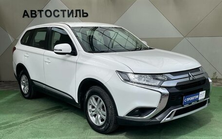 Mitsubishi Outlander III рестайлинг 3, 2020 год, 2 149 000 рублей, 2 фотография