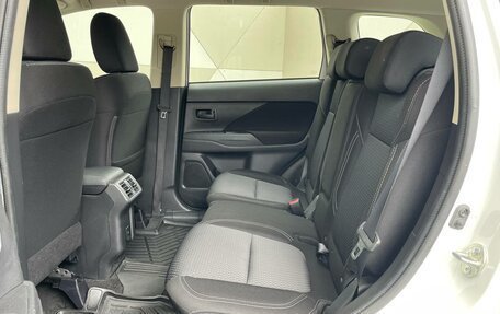 Mitsubishi Outlander III рестайлинг 3, 2020 год, 2 149 000 рублей, 10 фотография