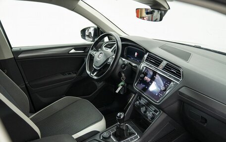 Volkswagen Tiguan II, 2019 год, 2 389 000 рублей, 16 фотография