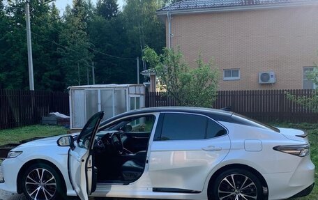 Toyota Camry, 2020 год, 2 600 000 рублей, 2 фотография