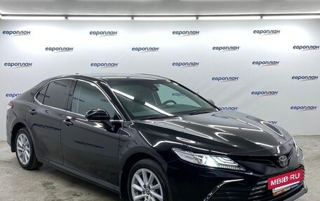 Toyota Camry, 2022 год, 3 750 000 рублей, 2 фотография