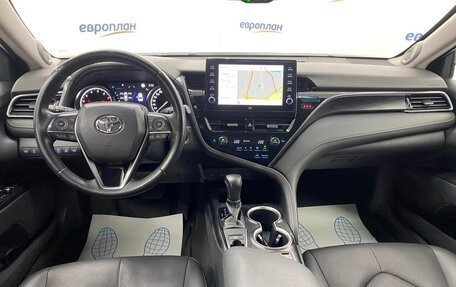 Toyota Camry, 2022 год, 3 750 000 рублей, 5 фотография