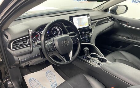 Toyota Camry, 2022 год, 3 750 000 рублей, 6 фотография