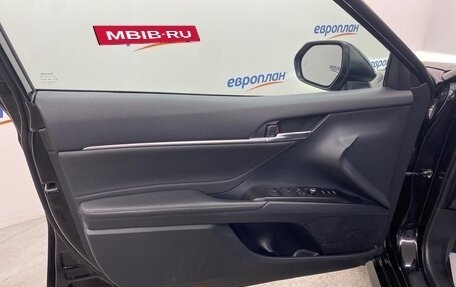 Toyota Camry, 2022 год, 3 750 000 рублей, 10 фотография