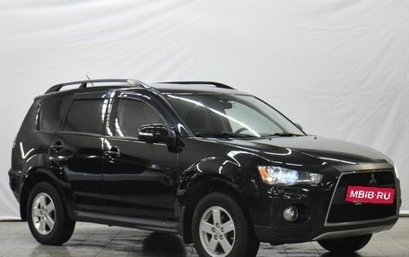 Mitsubishi Outlander III рестайлинг 3, 2011 год, 799 000 рублей, 2 фотография