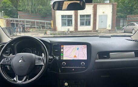 Mitsubishi Outlander III рестайлинг 3, 2020 год, 2 450 000 рублей, 11 фотография