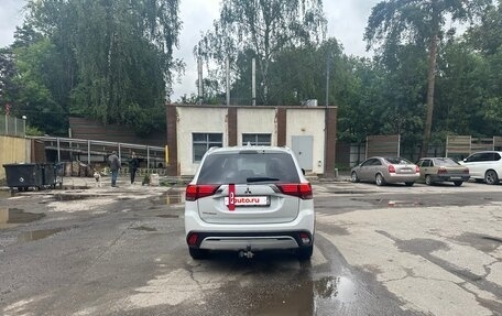 Mitsubishi Outlander III рестайлинг 3, 2020 год, 2 450 000 рублей, 4 фотография