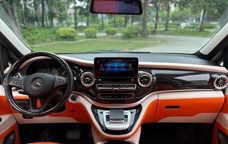 Mercedes-Benz Vito, 2022 год, 3 900 000 рублей, 9 фотография