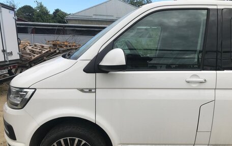 Volkswagen Multivan T6 рестайлинг, 2018 год, 5 200 000 рублей, 2 фотография