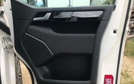 Volkswagen Multivan T6 рестайлинг, 2018 год, 5 200 000 рублей, 11 фотография