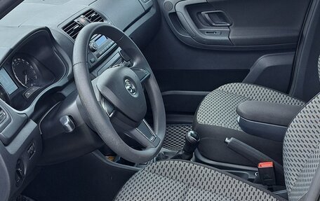 Skoda Roomster, 2013 год, 800 000 рублей, 24 фотография