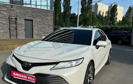 Toyota Camry, 2018 год, 3 100 000 рублей, 3 фотография