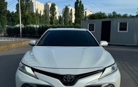 Toyota Camry, 2018 год, 3 100 000 рублей, 2 фотография