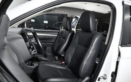 Mitsubishi Outlander III рестайлинг 3, 2013 год, 1 155 000 рублей, 6 фотография
