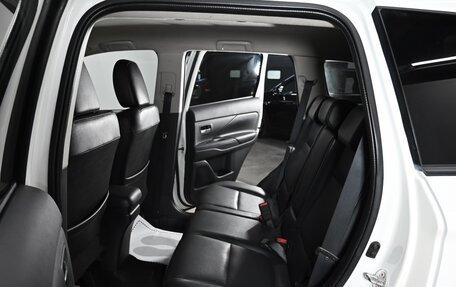 Mitsubishi Outlander III рестайлинг 3, 2013 год, 1 155 000 рублей, 13 фотография