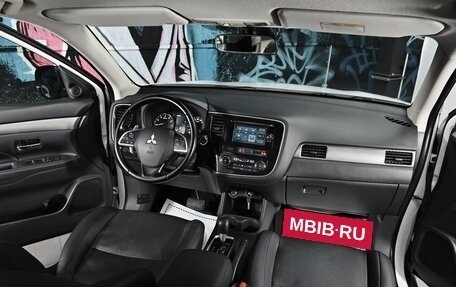 Mitsubishi Outlander III рестайлинг 3, 2013 год, 1 155 000 рублей, 11 фотография