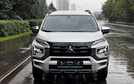 Mitsubishi Xpander, 2023 год, 2 590 000 рублей, 3 фотография