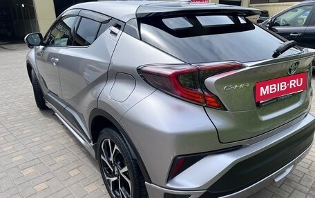 Toyota C-HR I рестайлинг, 2017 год, 2 190 000 рублей, 2 фотография