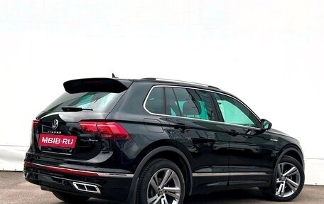 Volkswagen Tiguan II, 2021 год, 3 795 700 рублей, 2 фотография