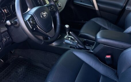 Toyota RAV4, 2017 год, 2 330 000 рублей, 10 фотография