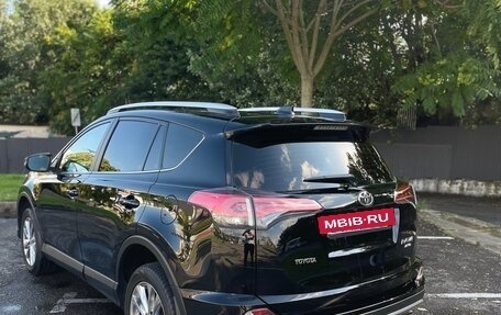 Toyota RAV4, 2017 год, 2 330 000 рублей, 2 фотография