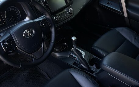 Toyota RAV4, 2017 год, 2 330 000 рублей, 12 фотография