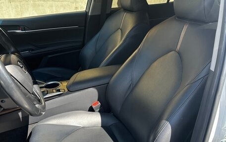 Toyota Camry, 2020 год, 2 900 000 рублей, 10 фотография