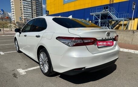 Toyota Camry, 2020 год, 2 900 000 рублей, 5 фотография