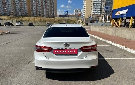 Toyota Camry, 2020 год, 2 900 000 рублей, 16 фотография