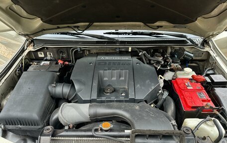 Mitsubishi Pajero III рестайлинг, 2004 год, 880 000 рублей, 30 фотография