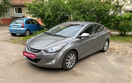 Hyundai Elantra V, 2013 год, 780 000 рублей, 2 фотография