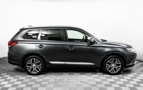 Mitsubishi Outlander III рестайлинг 3, 2018 год, 1 825 000 рублей, 4 фотография