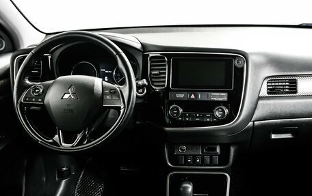 Mitsubishi Outlander III рестайлинг 3, 2018 год, 1 825 000 рублей, 11 фотография