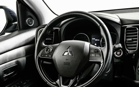 Mitsubishi Outlander III рестайлинг 3, 2018 год, 1 825 000 рублей, 15 фотография