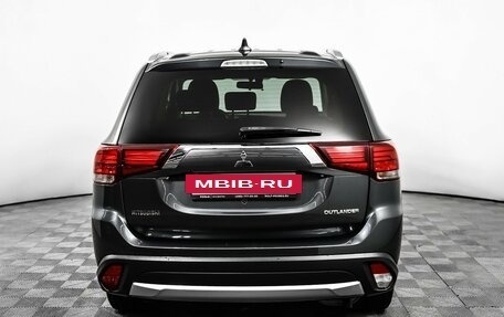Mitsubishi Outlander III рестайлинг 3, 2018 год, 1 825 000 рублей, 6 фотография