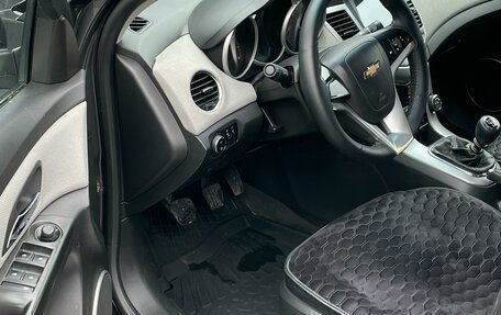 Chevrolet Cruze II, 2011 год, 700 000 рублей, 16 фотография