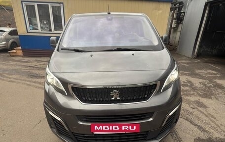 Peugeot Traveller I, 2017 год, 1 750 000 рублей, 4 фотография