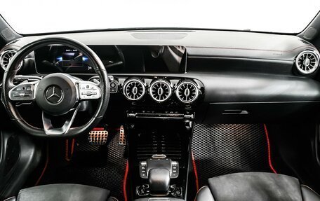 Mercedes-Benz CLA, 2019 год, 3 045 000 рублей, 11 фотография