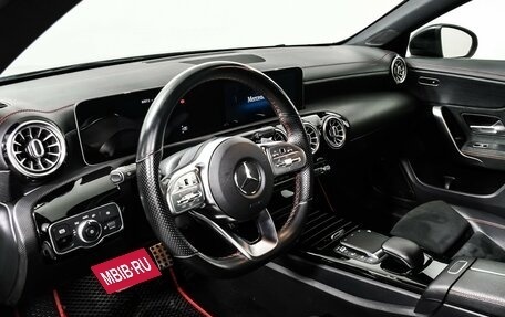 Mercedes-Benz CLA, 2019 год, 3 045 000 рублей, 13 фотография