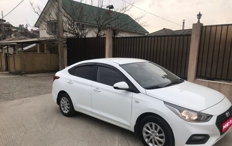 Hyundai Solaris II рестайлинг, 2018 год, 990 000 рублей, 1 фотография