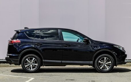 Toyota RAV4, 2017 год, 1 820 000 рублей, 5 фотография