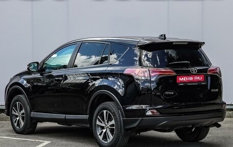 Toyota RAV4, 2017 год, 1 820 000 рублей, 2 фотография