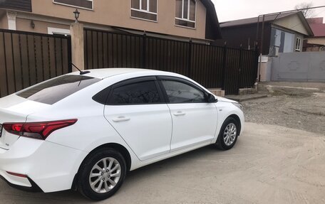 Hyundai Solaris II рестайлинг, 2018 год, 990 000 рублей, 2 фотография