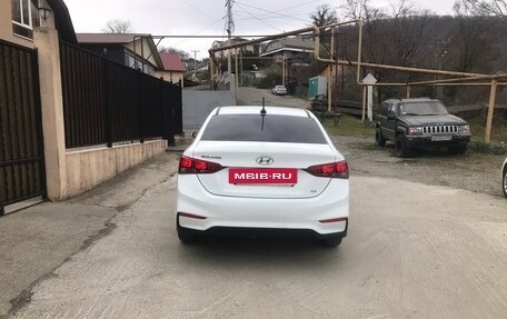Hyundai Solaris II рестайлинг, 2018 год, 990 000 рублей, 3 фотография