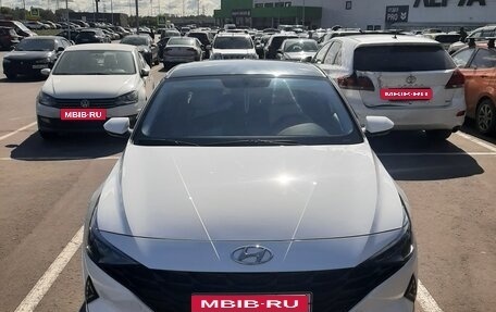 Hyundai Elantra, 2021 год, 1 900 000 рублей, 2 фотография