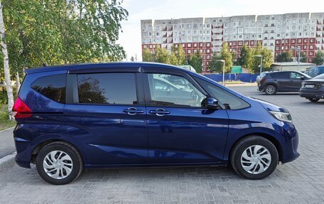 Honda Freed II, 2017 год, 1 550 000 рублей, 2 фотография