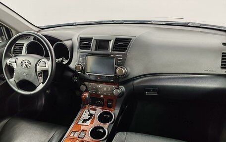 Toyota Highlander III, 2011 год, 1 680 000 рублей, 10 фотография